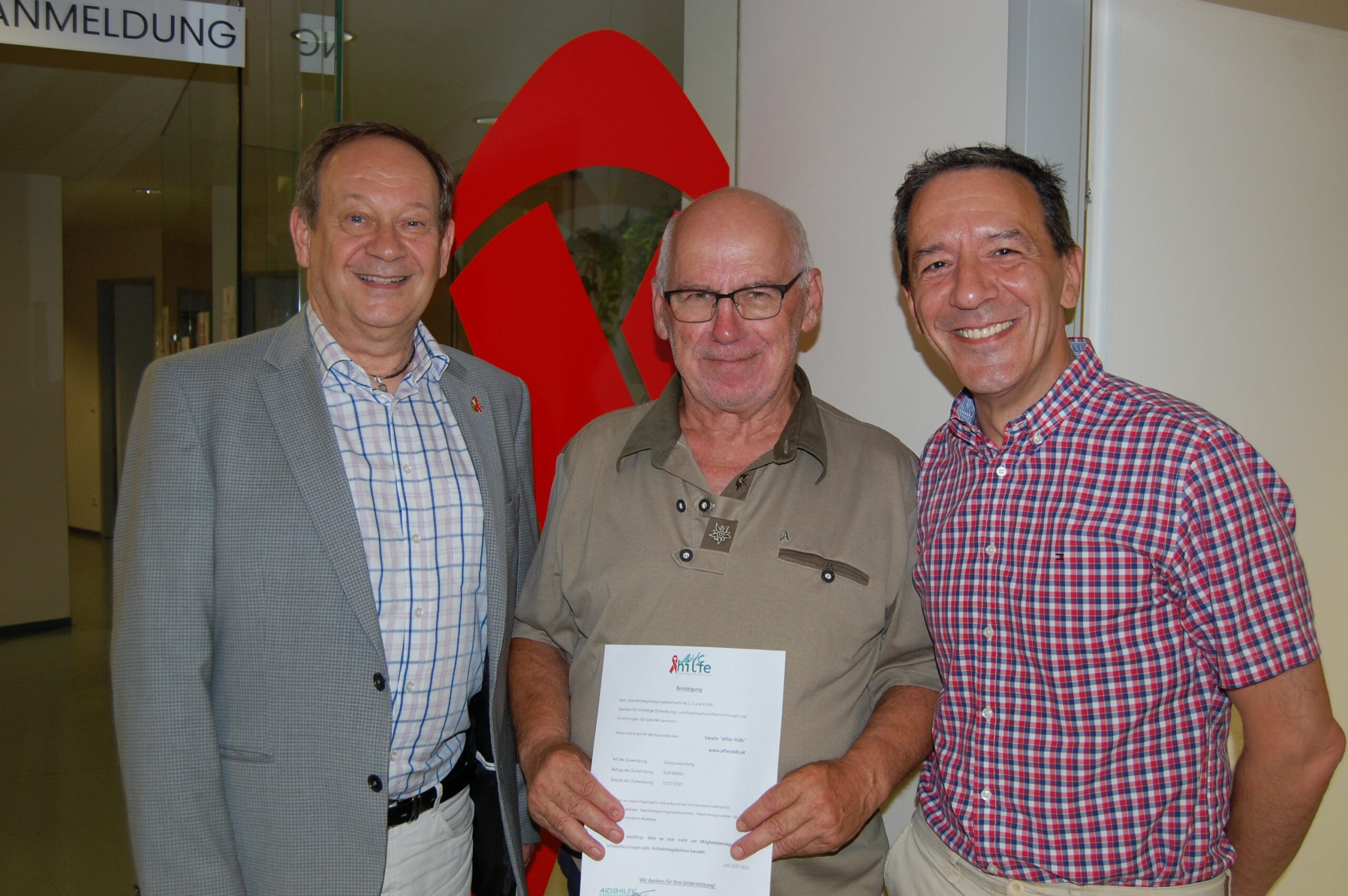 Spendenübergabe vom Verein After Aids
